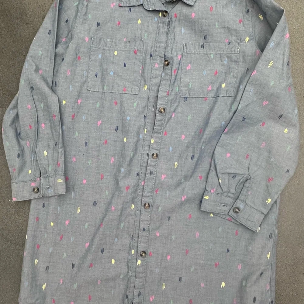 Patterned Button-Up Shirt - Picture 2 of 5